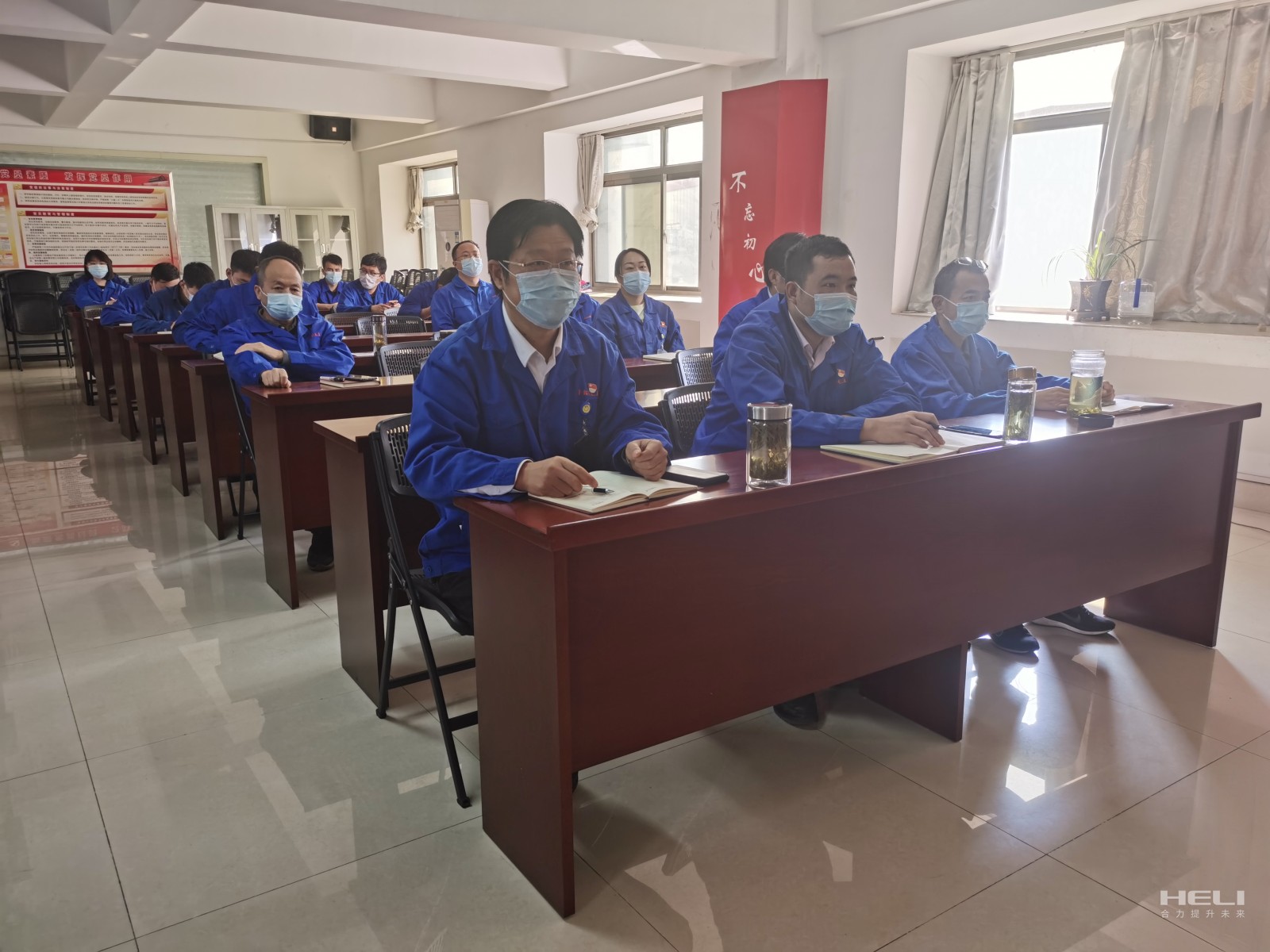 集中收看黨的二十大開幕會(huì)直播.jpg